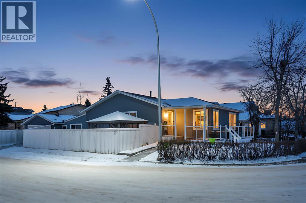 55 Castleglen Way NE