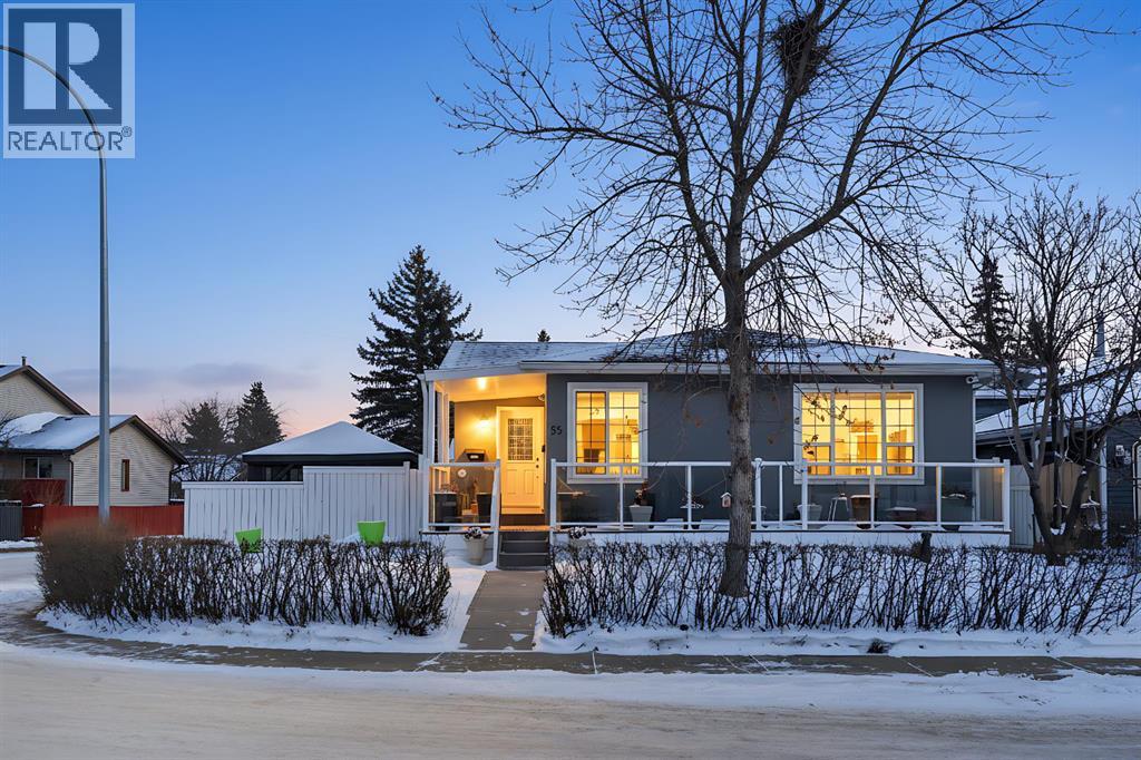 55 Castleglen Way NE