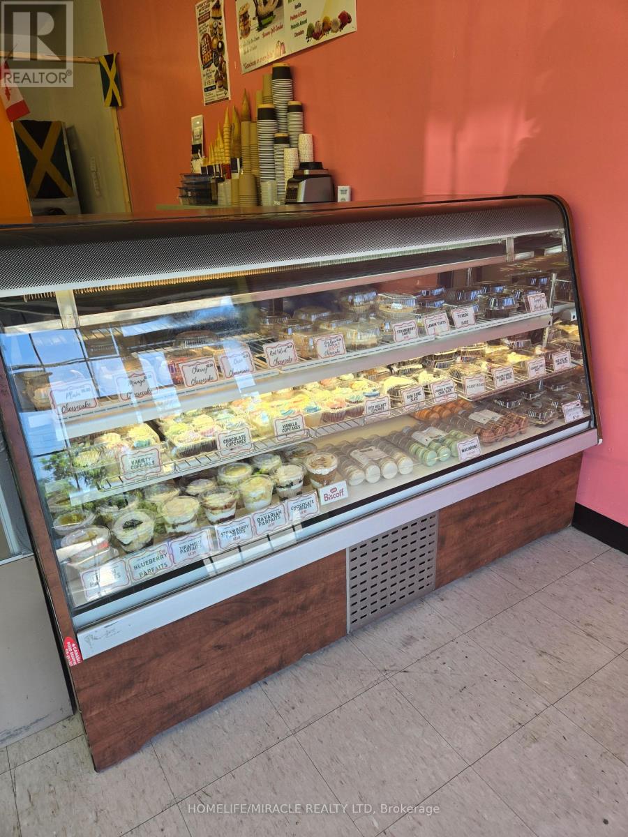 Photo 1 of 22 — 3441 ST. CLAIR AVENUE E, Toronto (Clairlea-Birchmount), ON M1L1W6