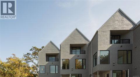 2 909 Redfern Rd Victoria BC V8S4H8