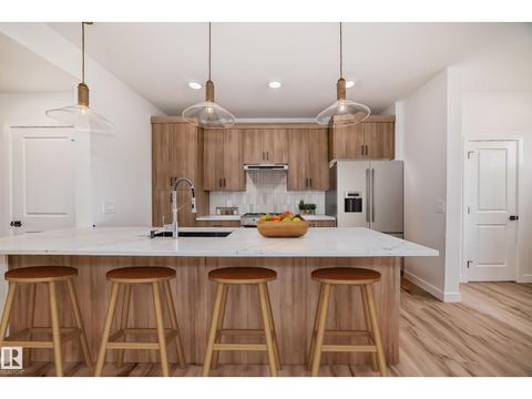 1314 KESWICK DR SW Edmonton AB T6W4V8