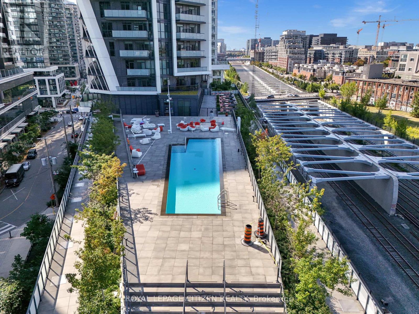 418 - 50 ORDNANCE STREET E