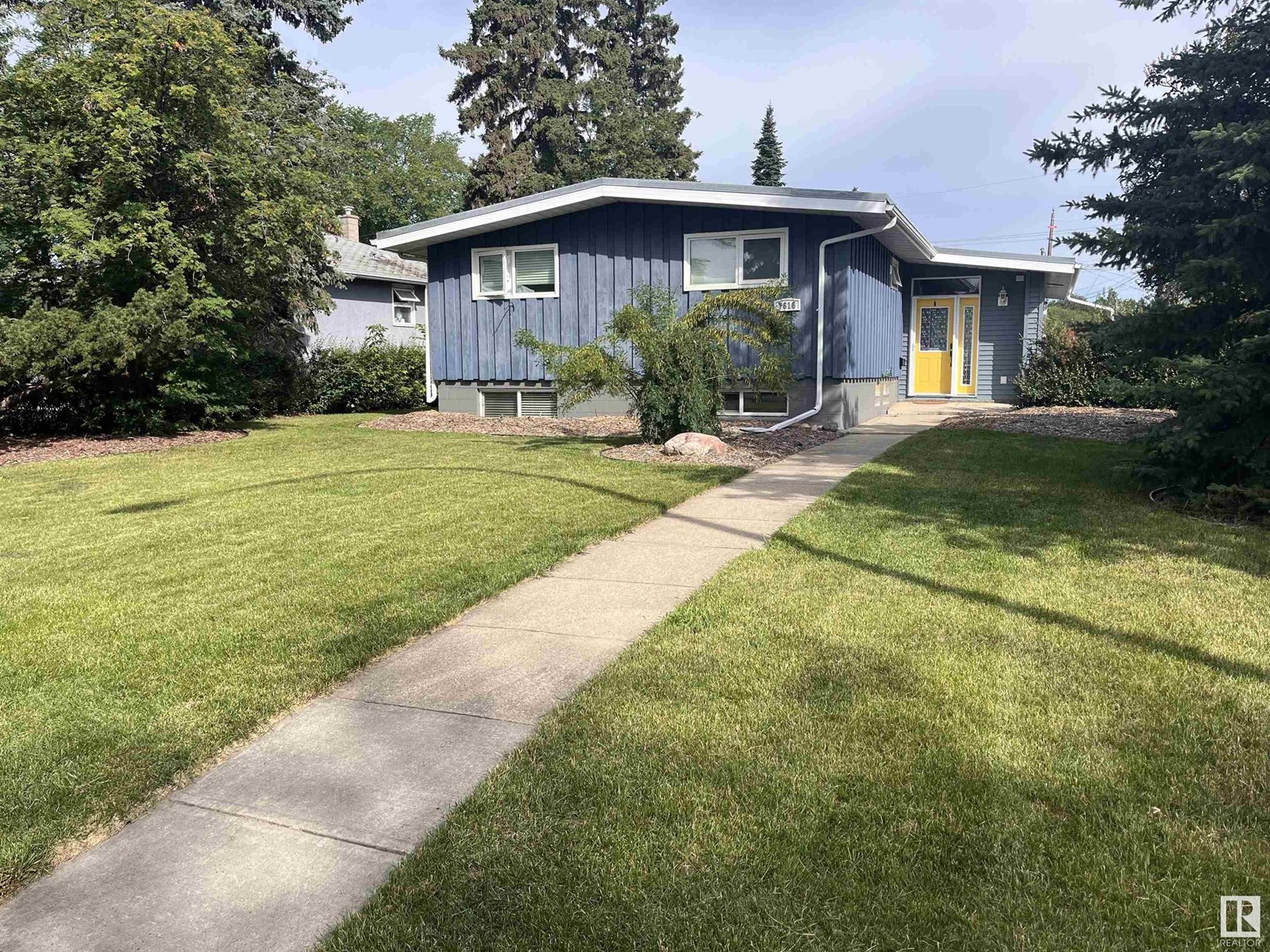 7616 95 AV NW