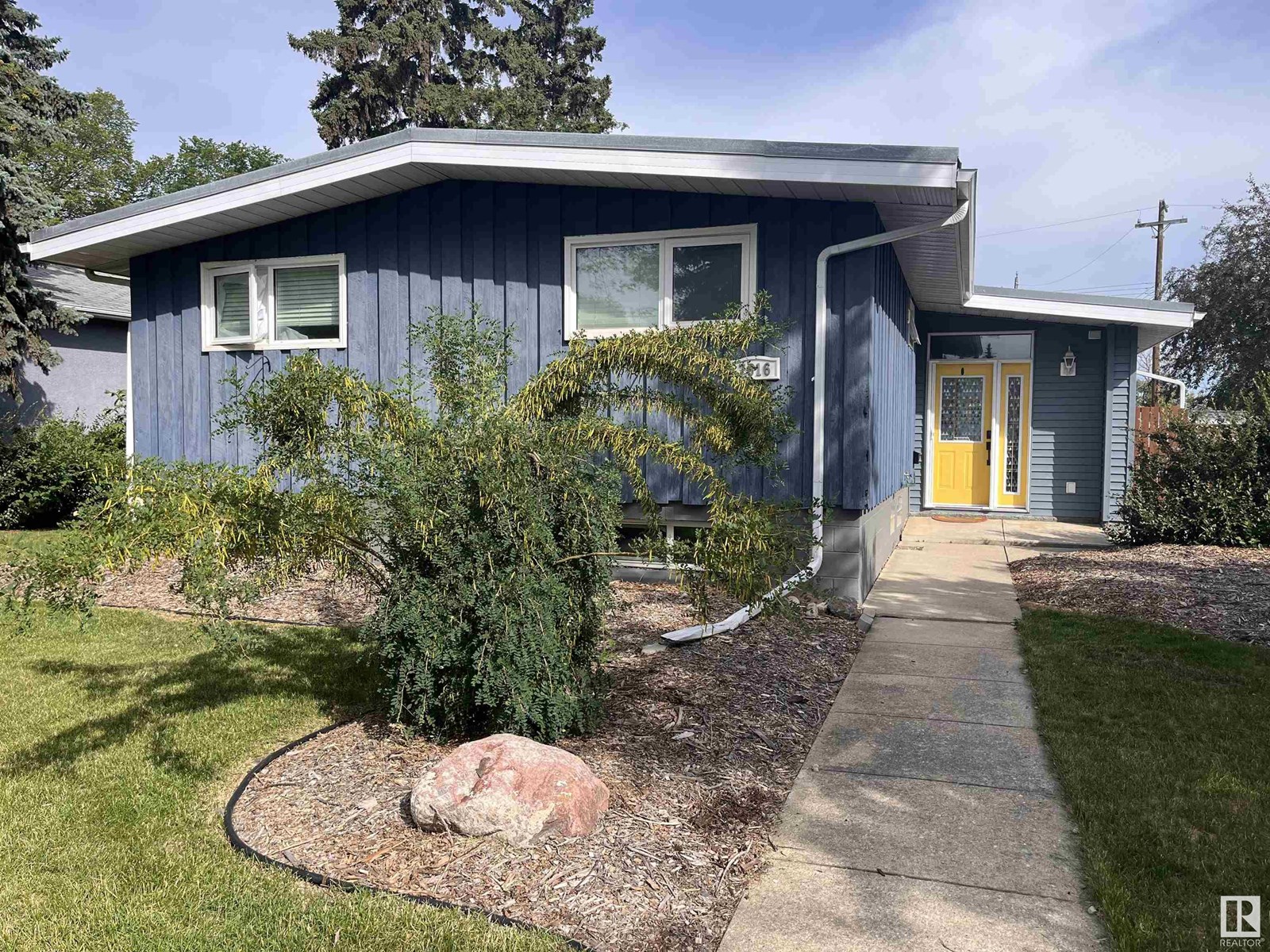 7616 95 AV NW