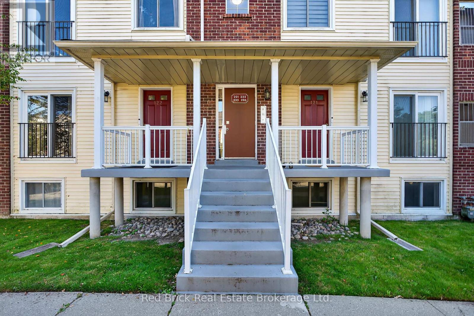 221 - 458 JANEFIELD AVENUE