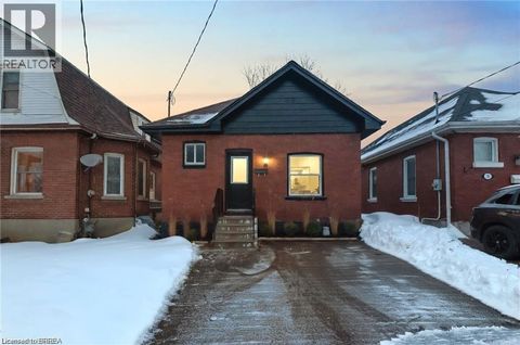 12 CARLYLE Street Brantford ON N3T2C1