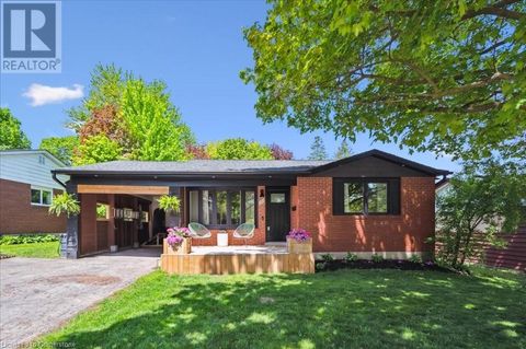 252 THORNCREST Drive Waterloo ON N2L4L1