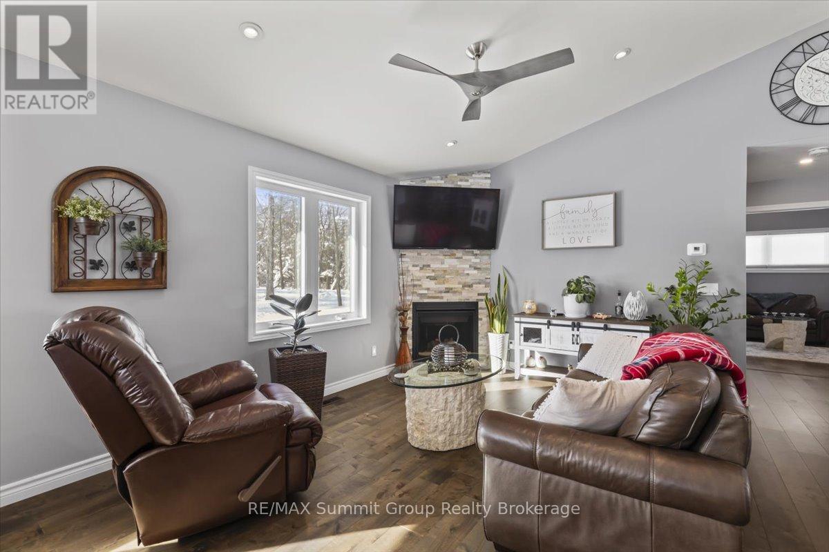 135 CONFEDERATION DRIVE