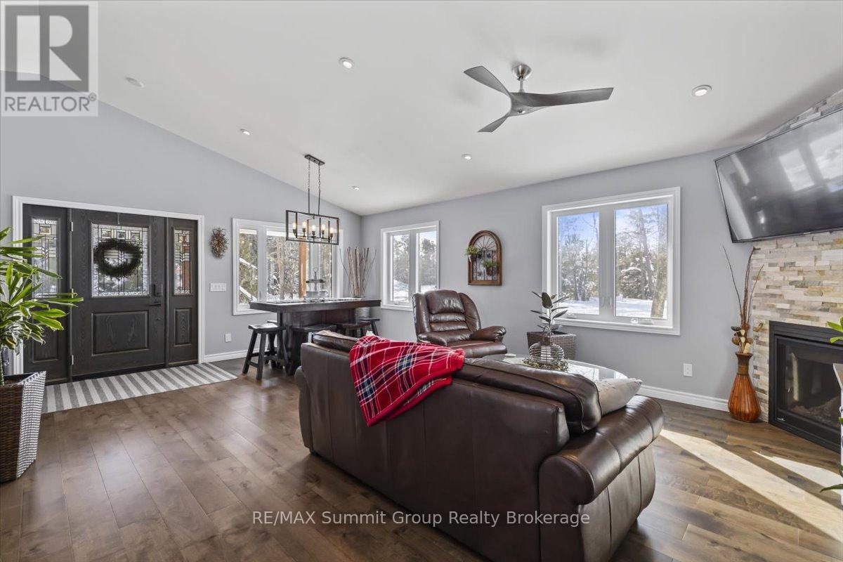 135 CONFEDERATION DRIVE