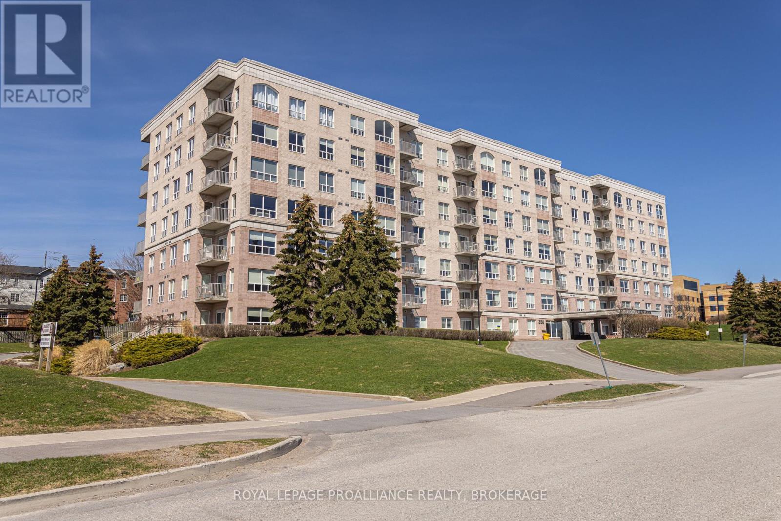 205 - 350 WELLINGTON STREET