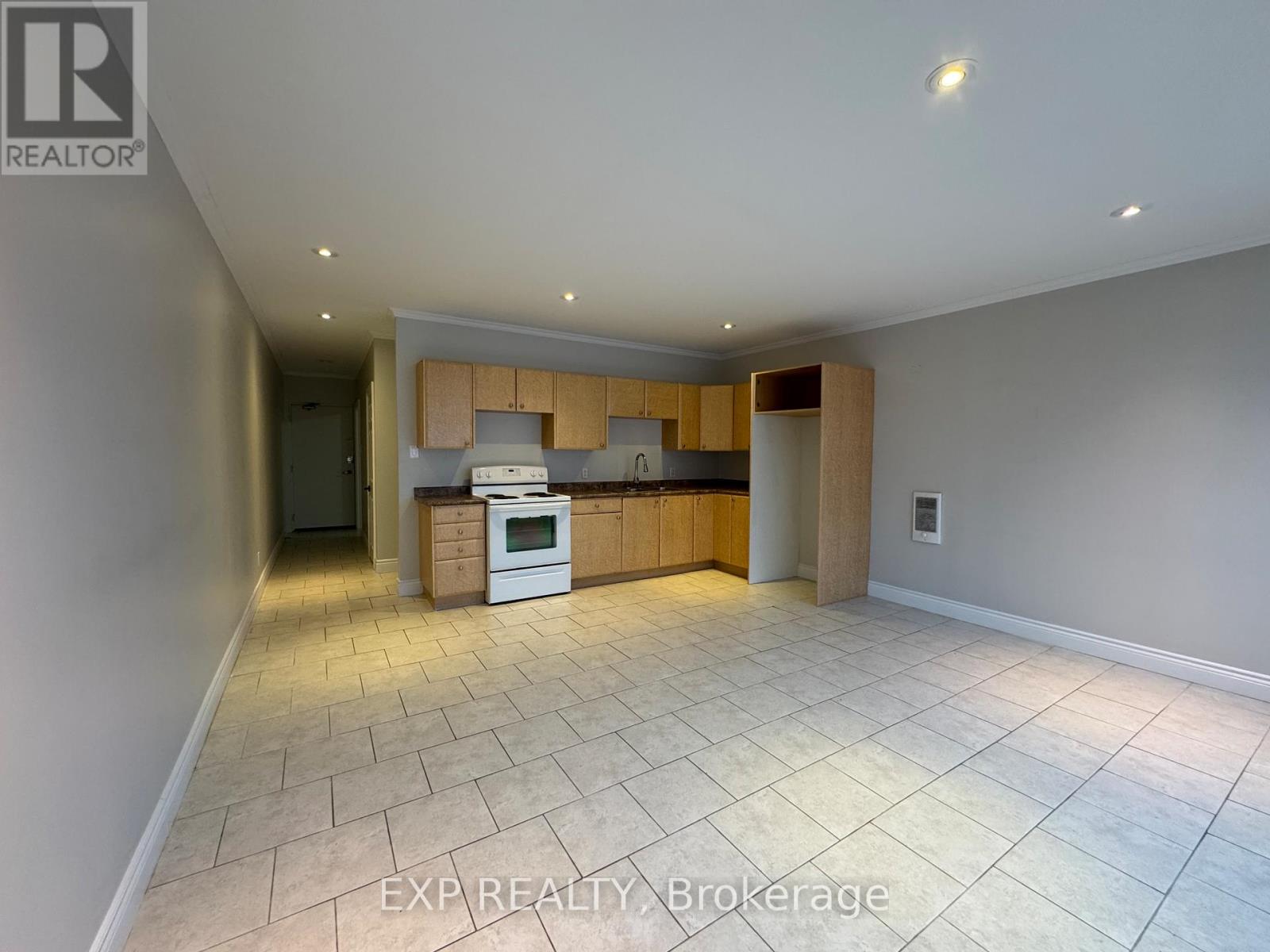203 - 258 LAKESHORE ROAD E