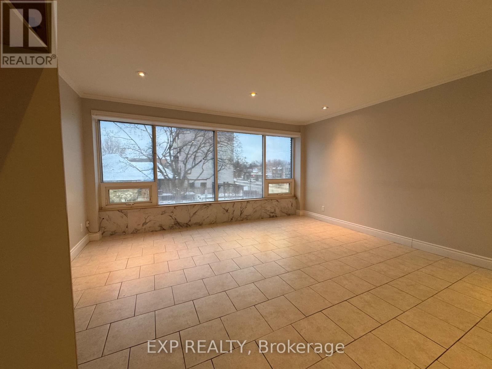 203 - 258 LAKESHORE ROAD E
