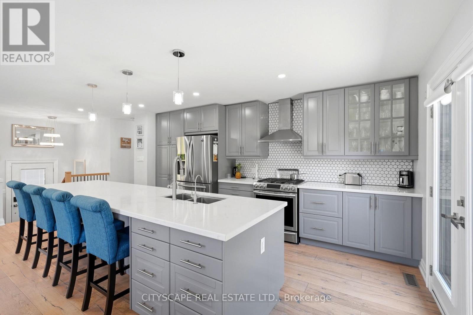 44 STONEHILL BOULEVARD