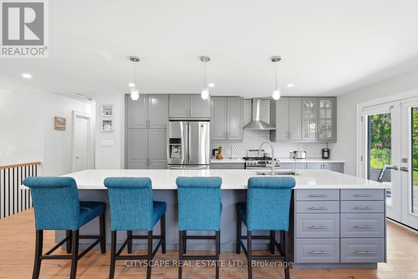 44 STONEHILL BOULEVARD