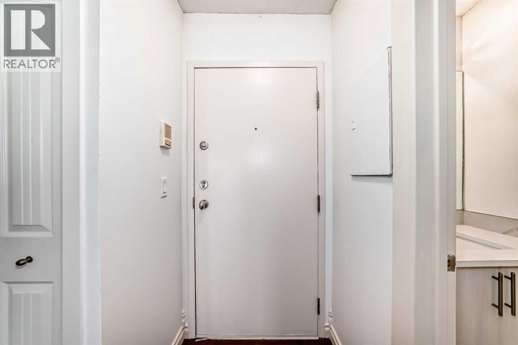 10, 305 Village Mews SW