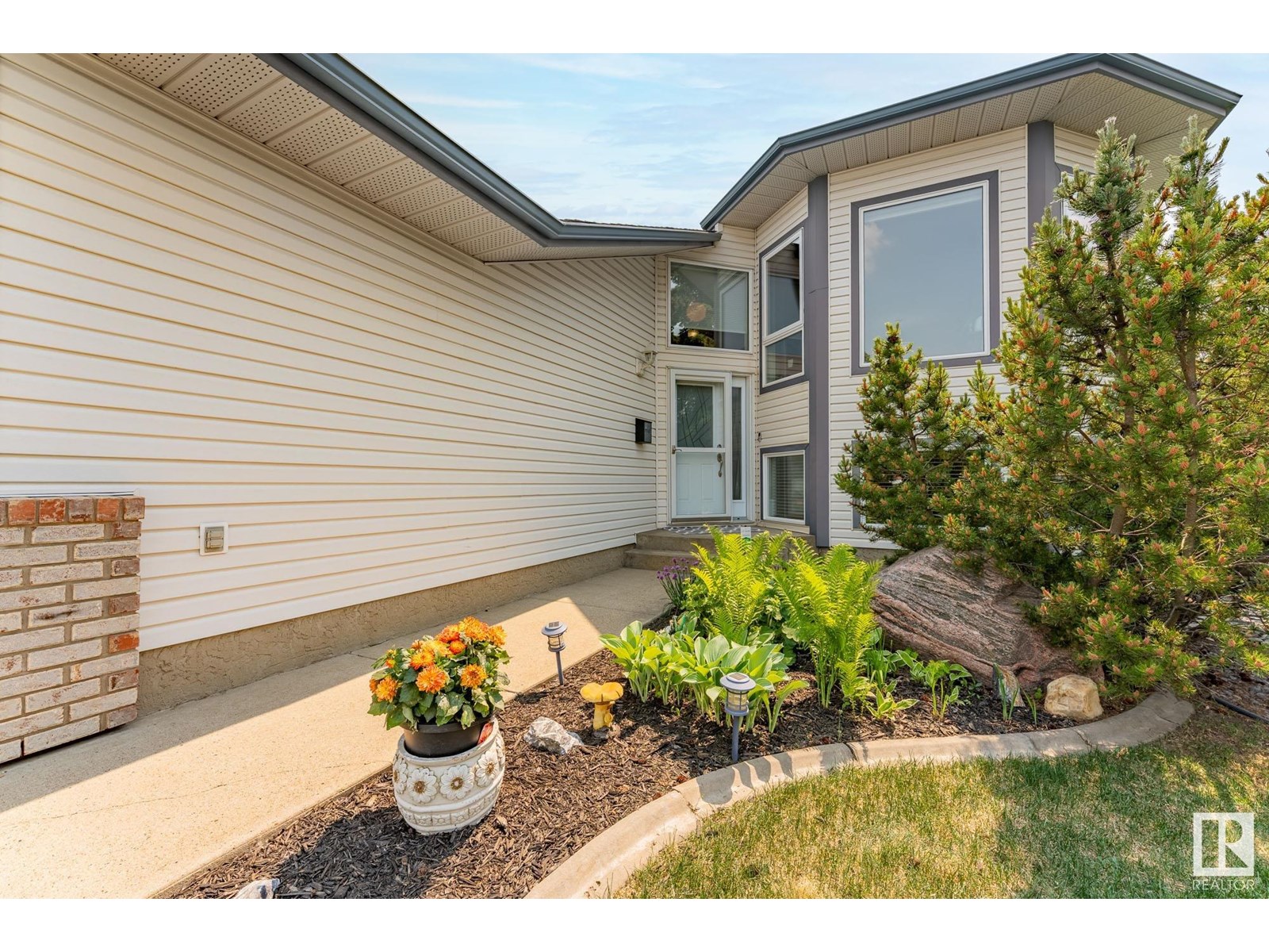 1 HIGHLAND WY