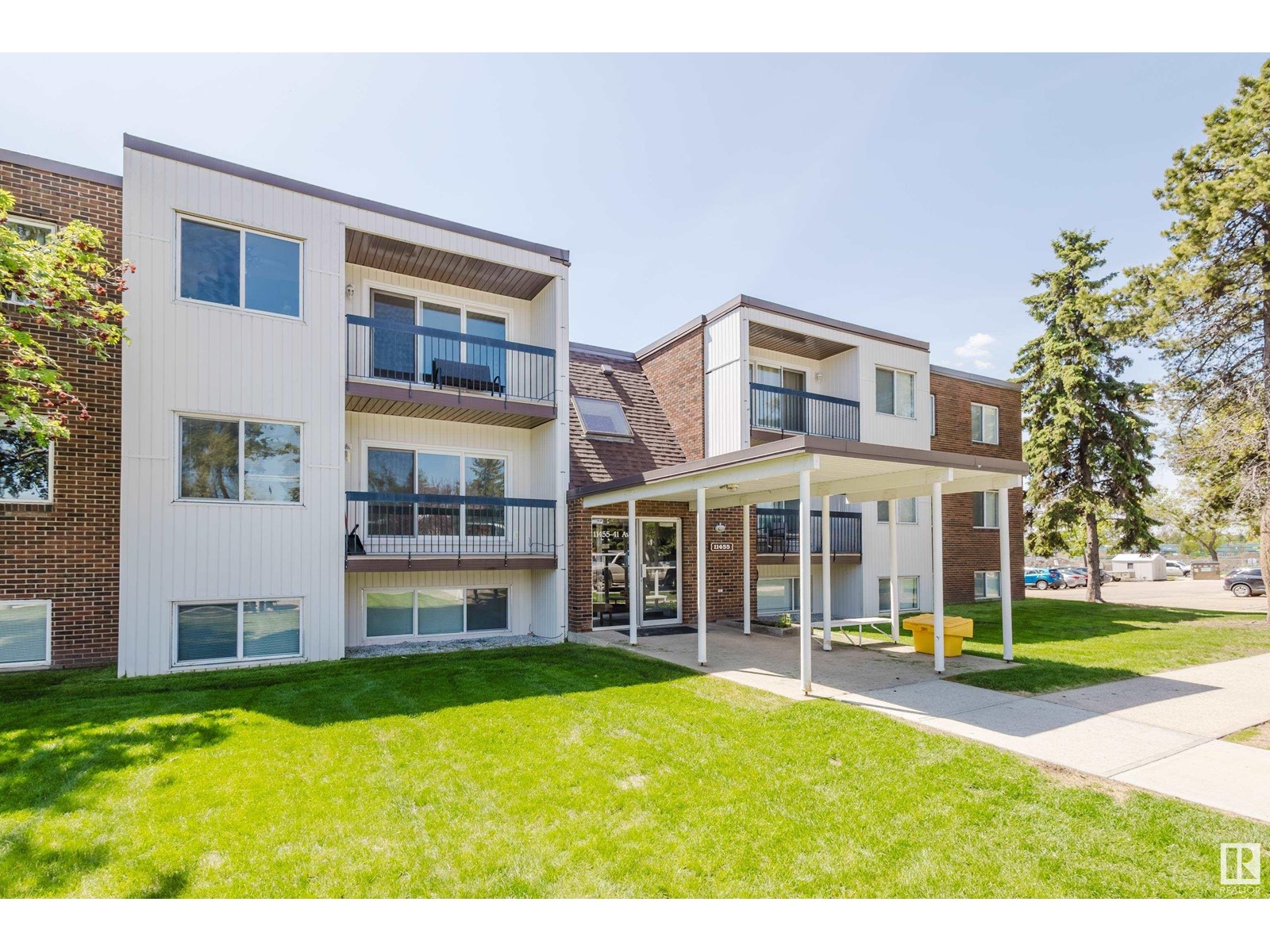 #105 11455 41 AV NW
