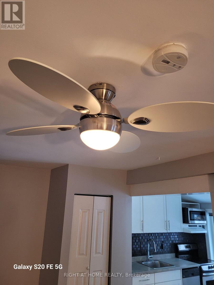 2ND FLOOR FRONT - 302 GLENLAKE AVENUE