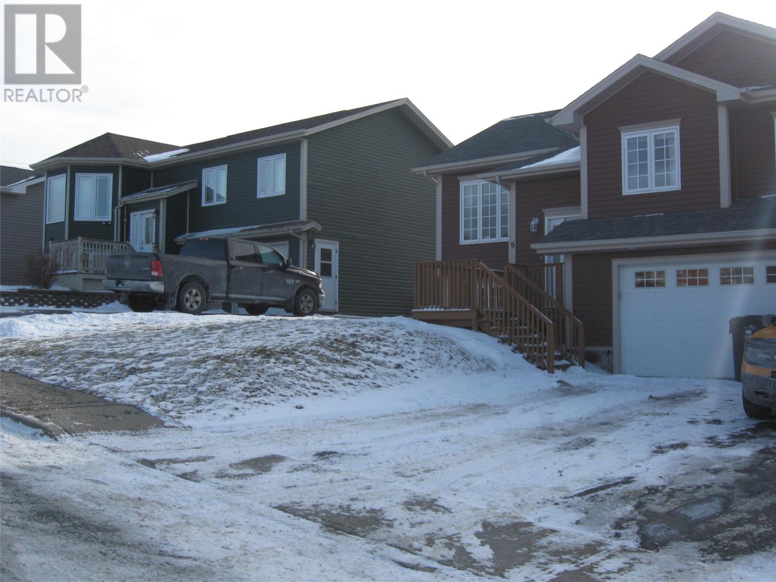 9 Emerald Creek Drive