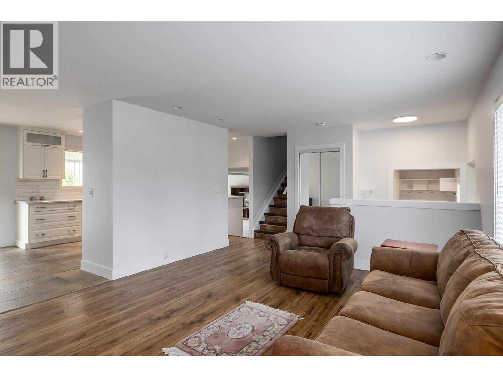 2571 Pineridge Place