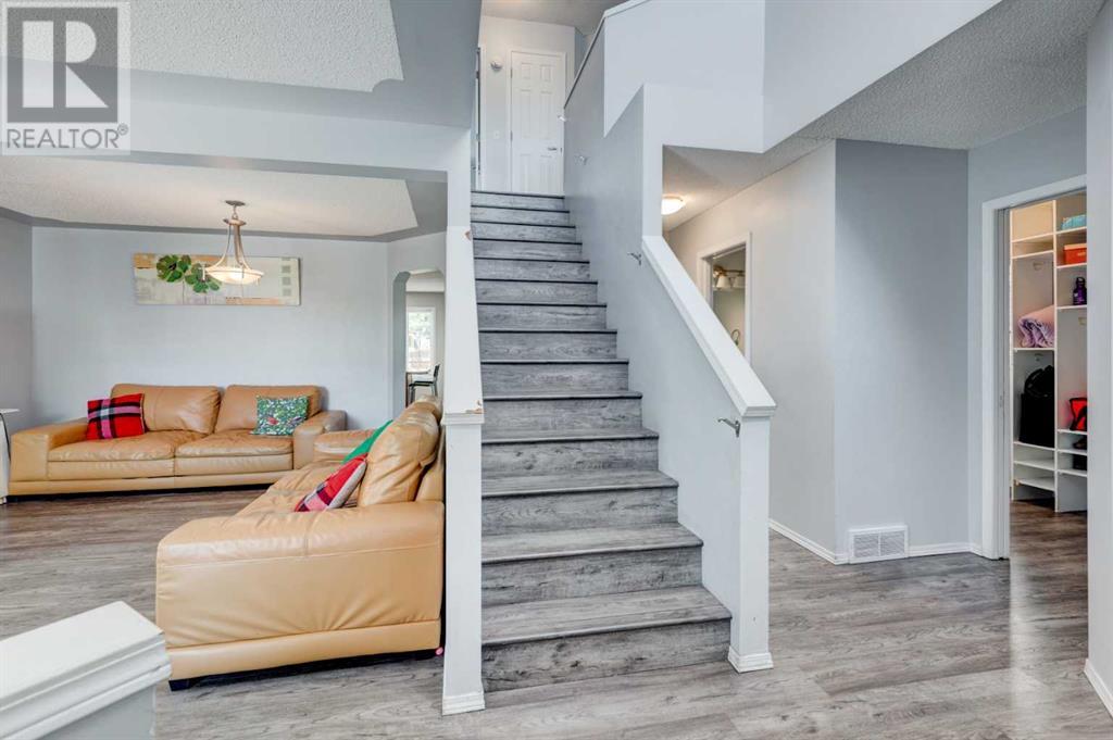 38 Mt Selkirk Place SE