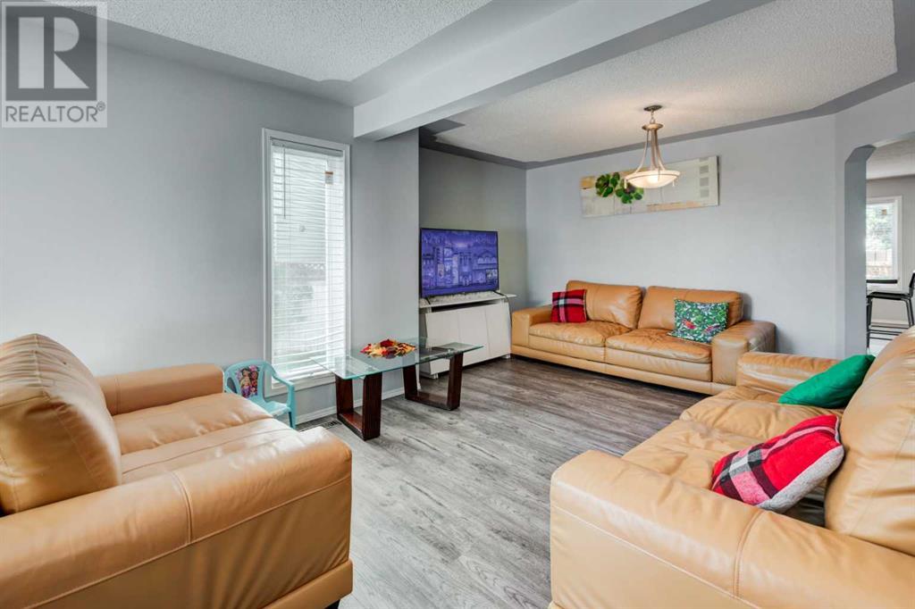 38 Mt Selkirk Place SE
