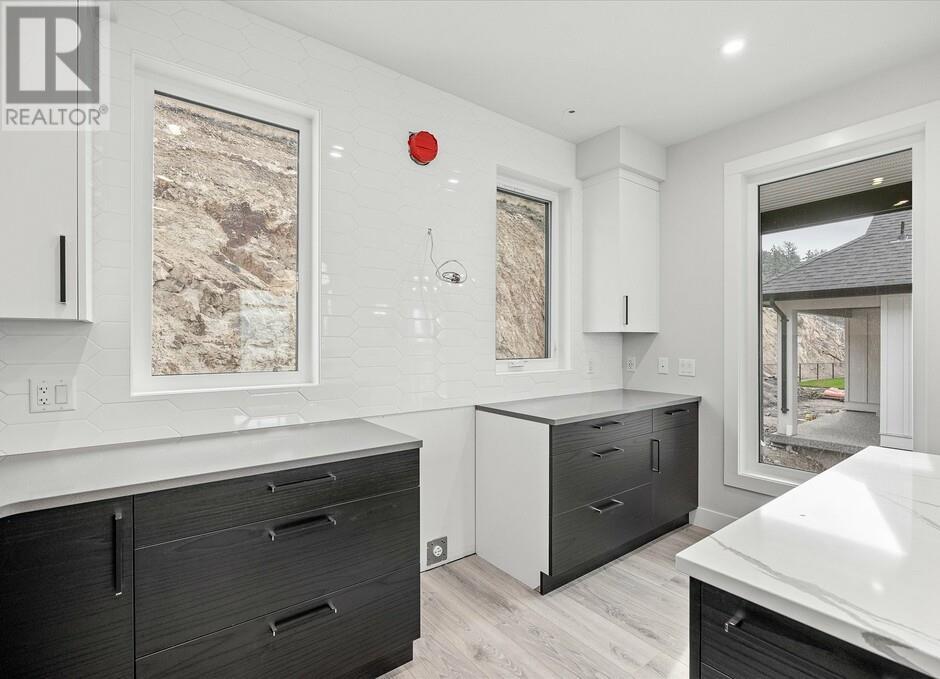 1221 Lone Pine Drive