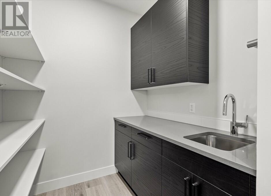 1221 Lone Pine Drive