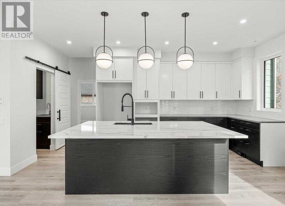 1221 Lone Pine Drive