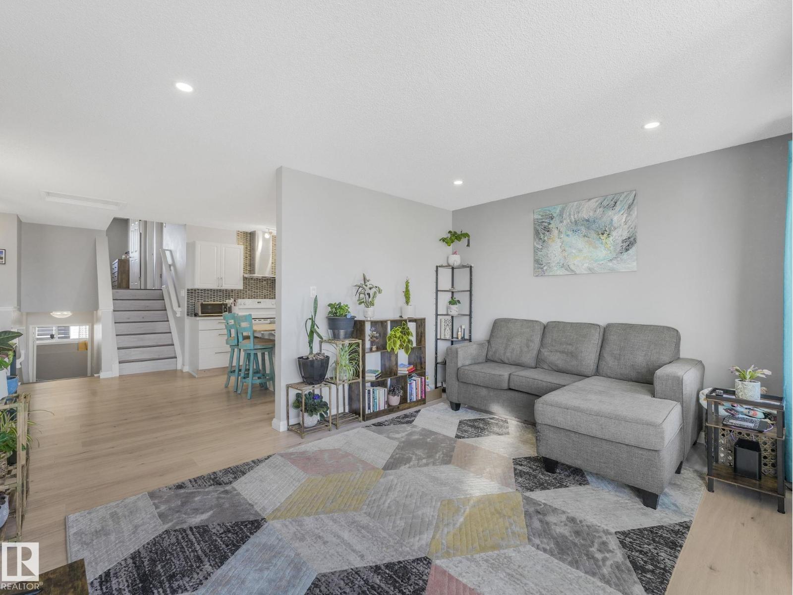 5620 162A AV NW