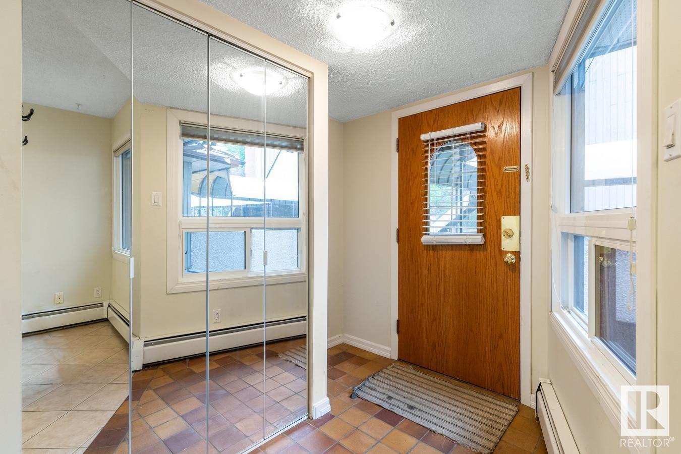 11122 83 AV NW