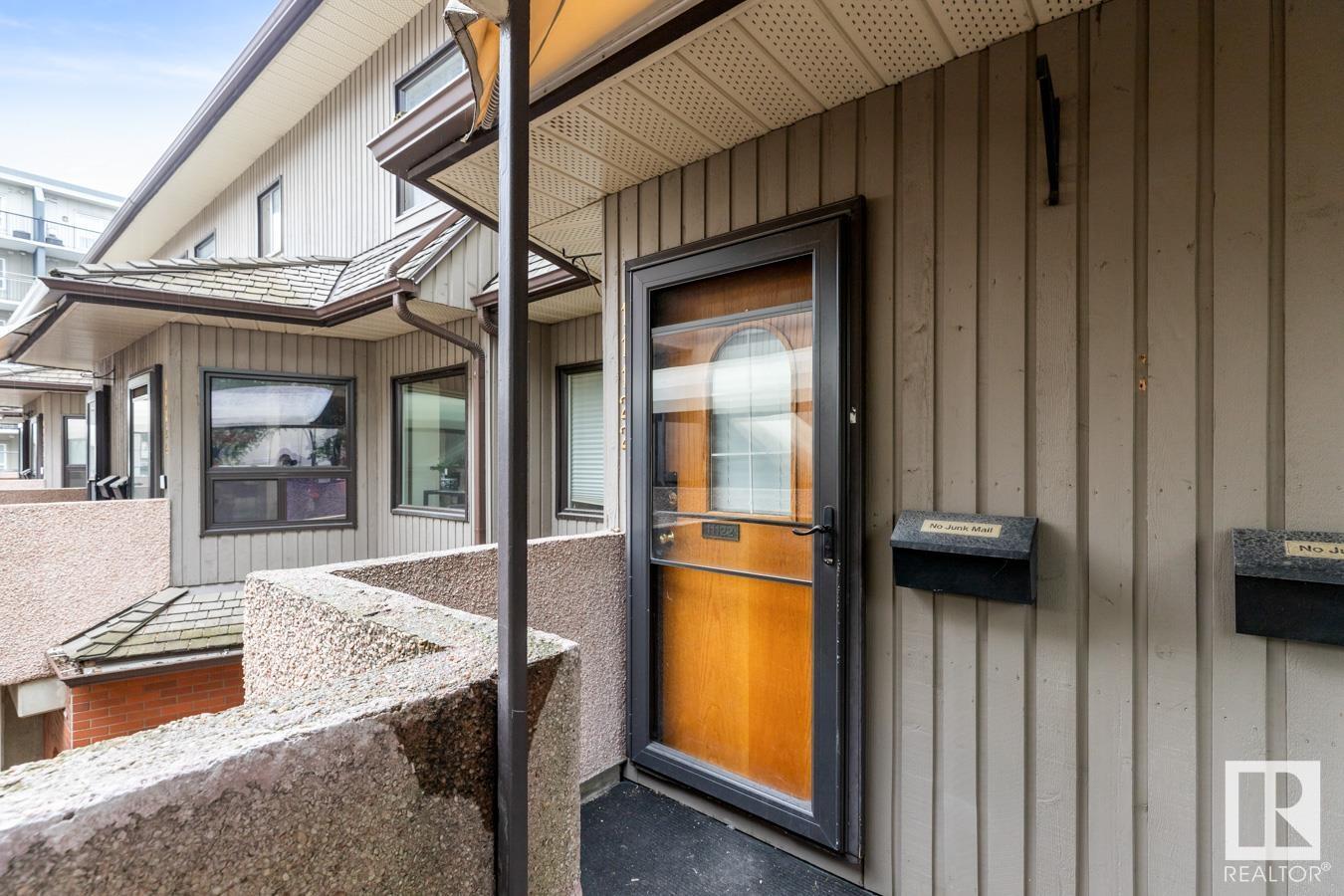 11122 83 AV NW