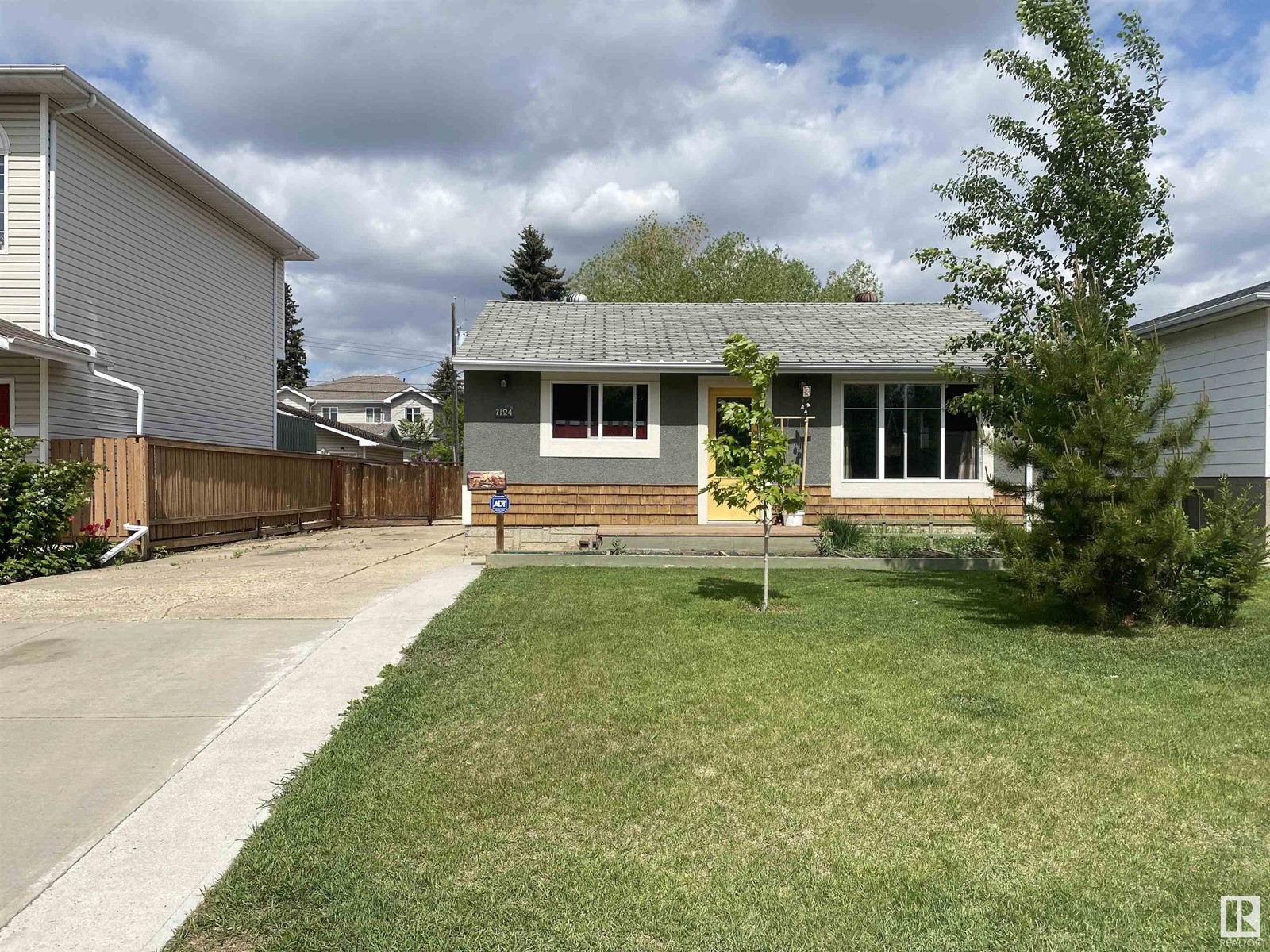 7124 80 AV NW