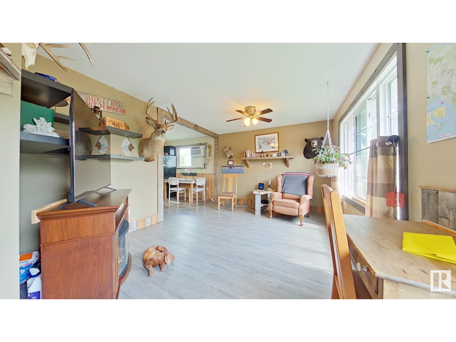 7124 80 AV NW