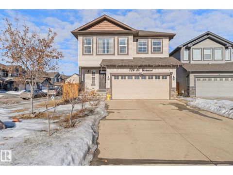 724 40 AV NW Edmonton AB T6T0T3