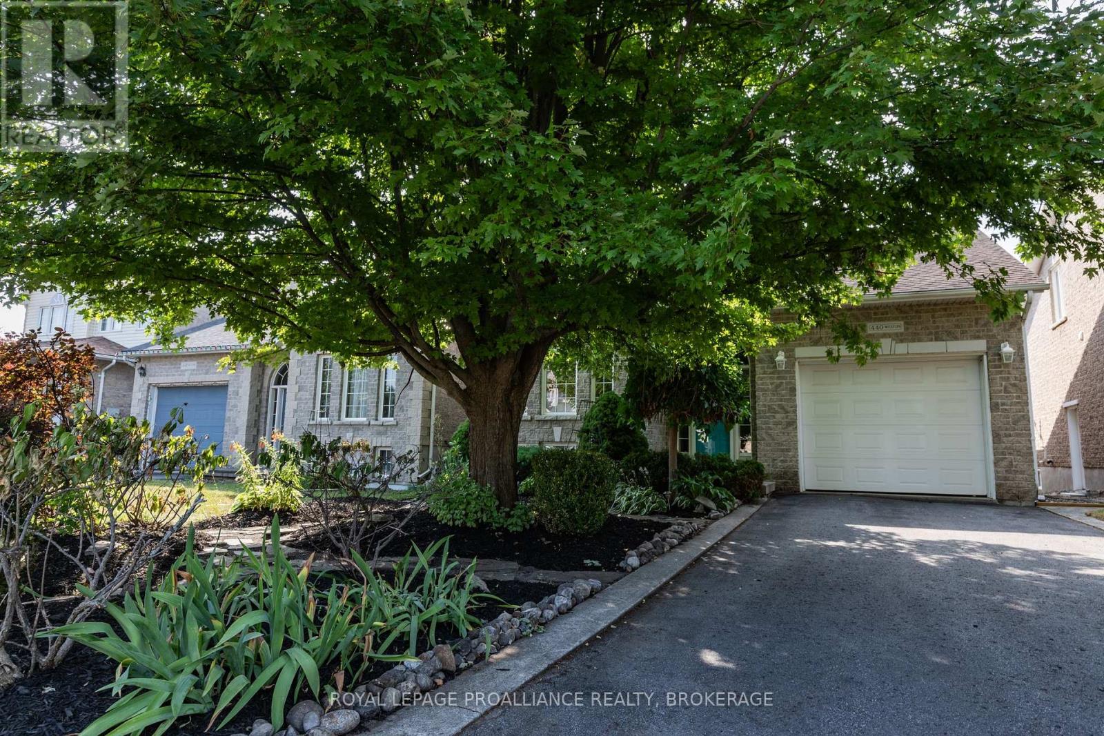 440 WESTON CRESCENT