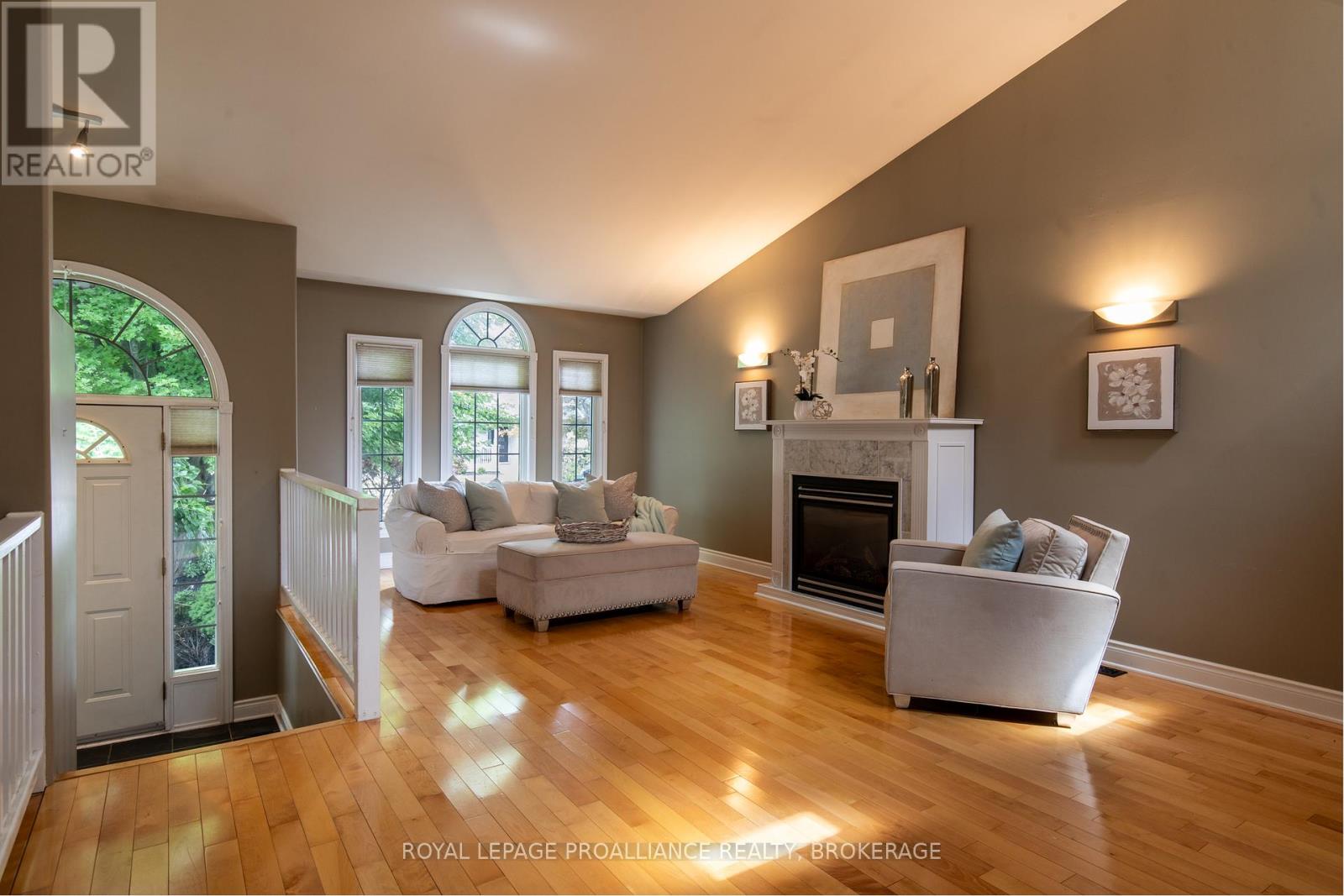 440 WESTON CRESCENT