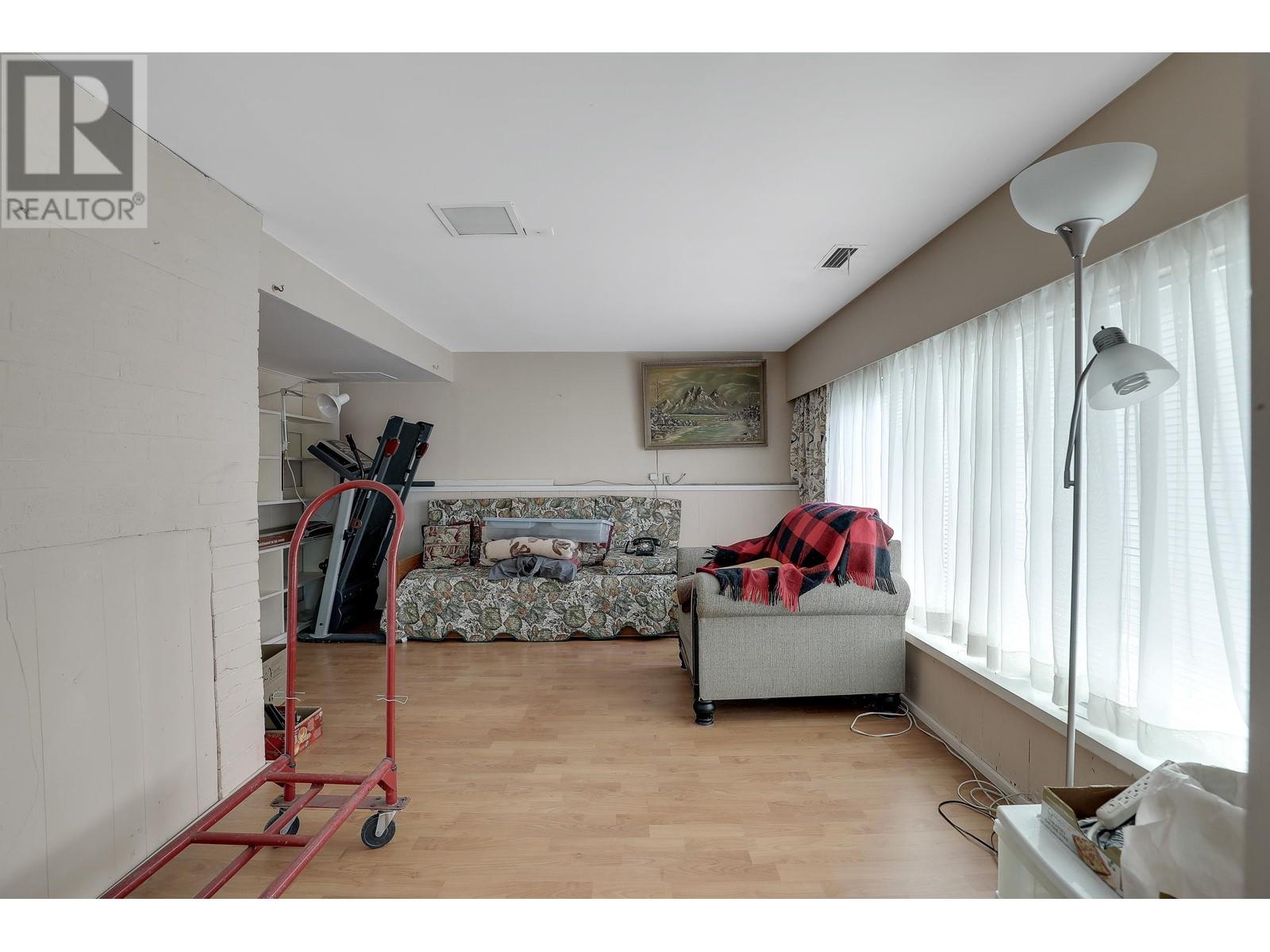 6407 LOUGHEED HIGHWAY