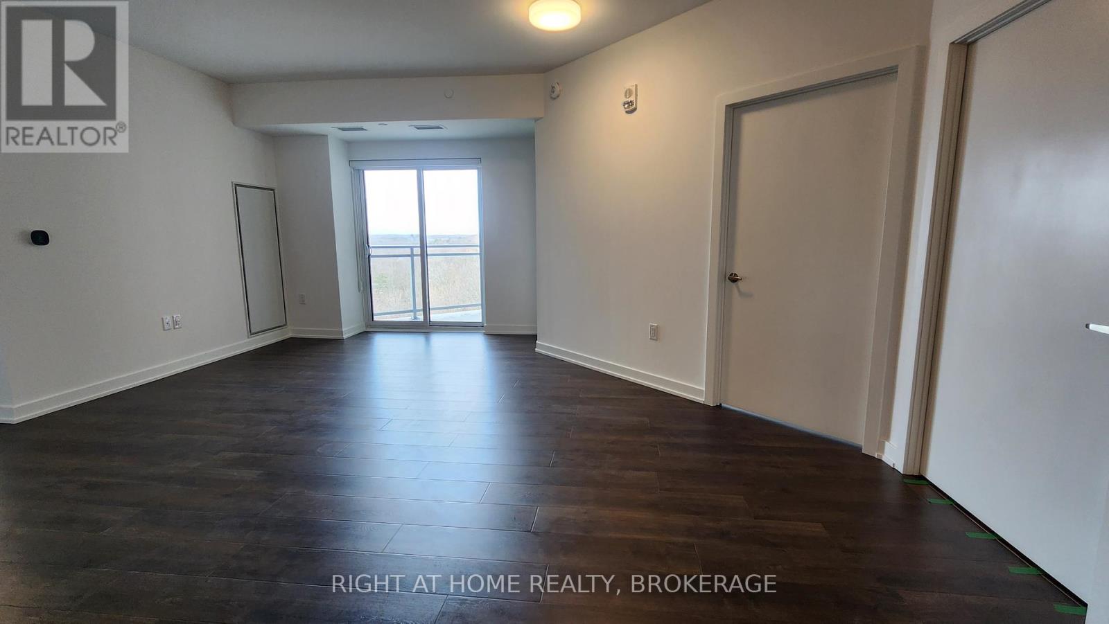 907 - 56 LAKESIDE TERRACE