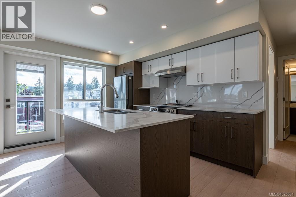 209 171 Jensen Ave W