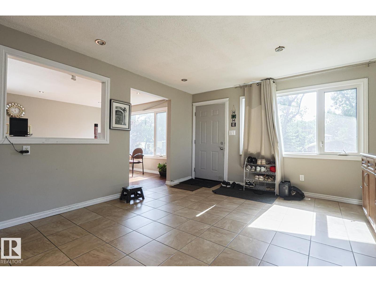 9308A & 9308B 109A AV NW