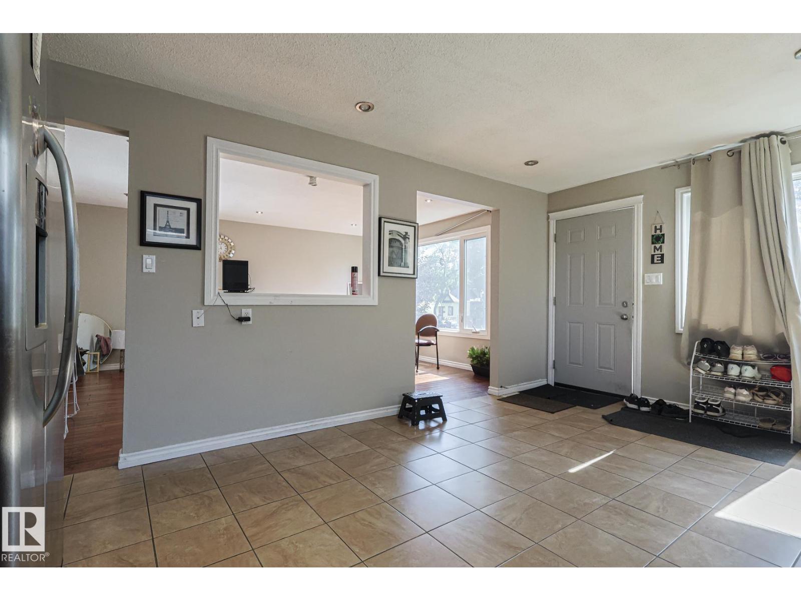 9308A & 9308B 109A AV NW