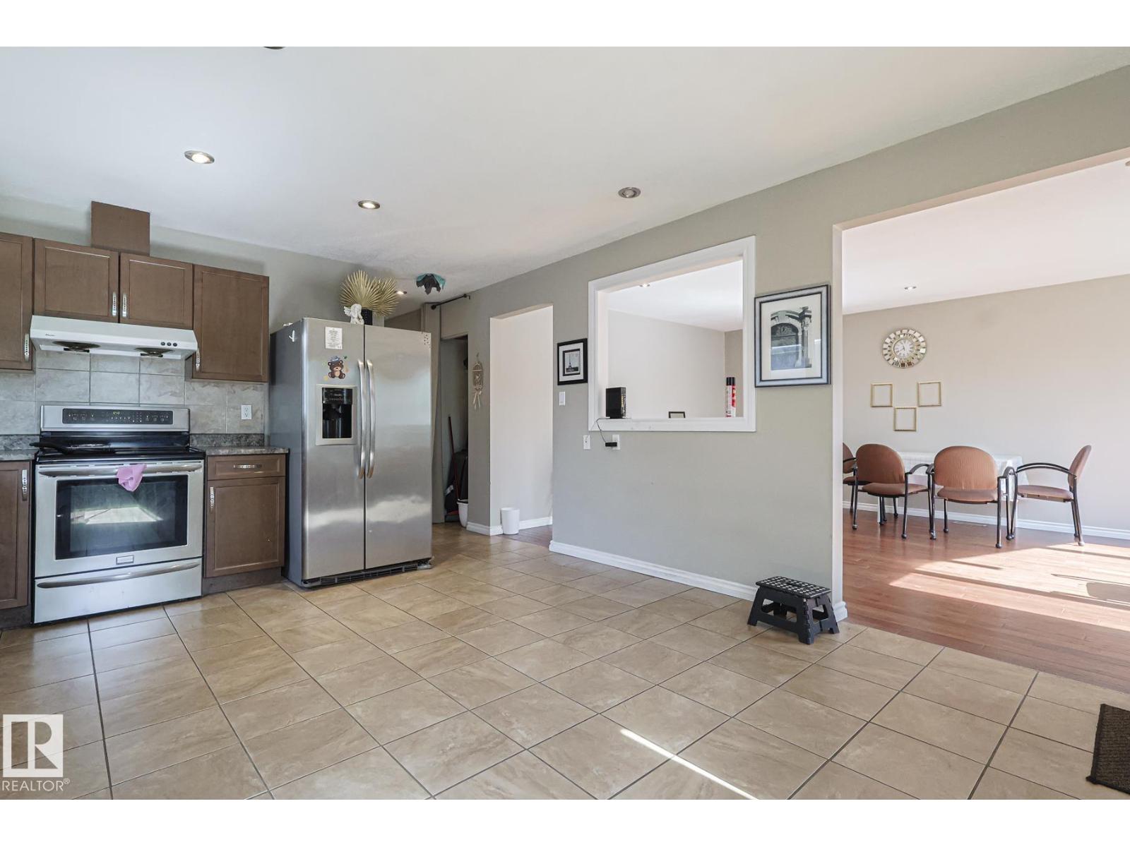 9308A & 9308B 109A AV NW