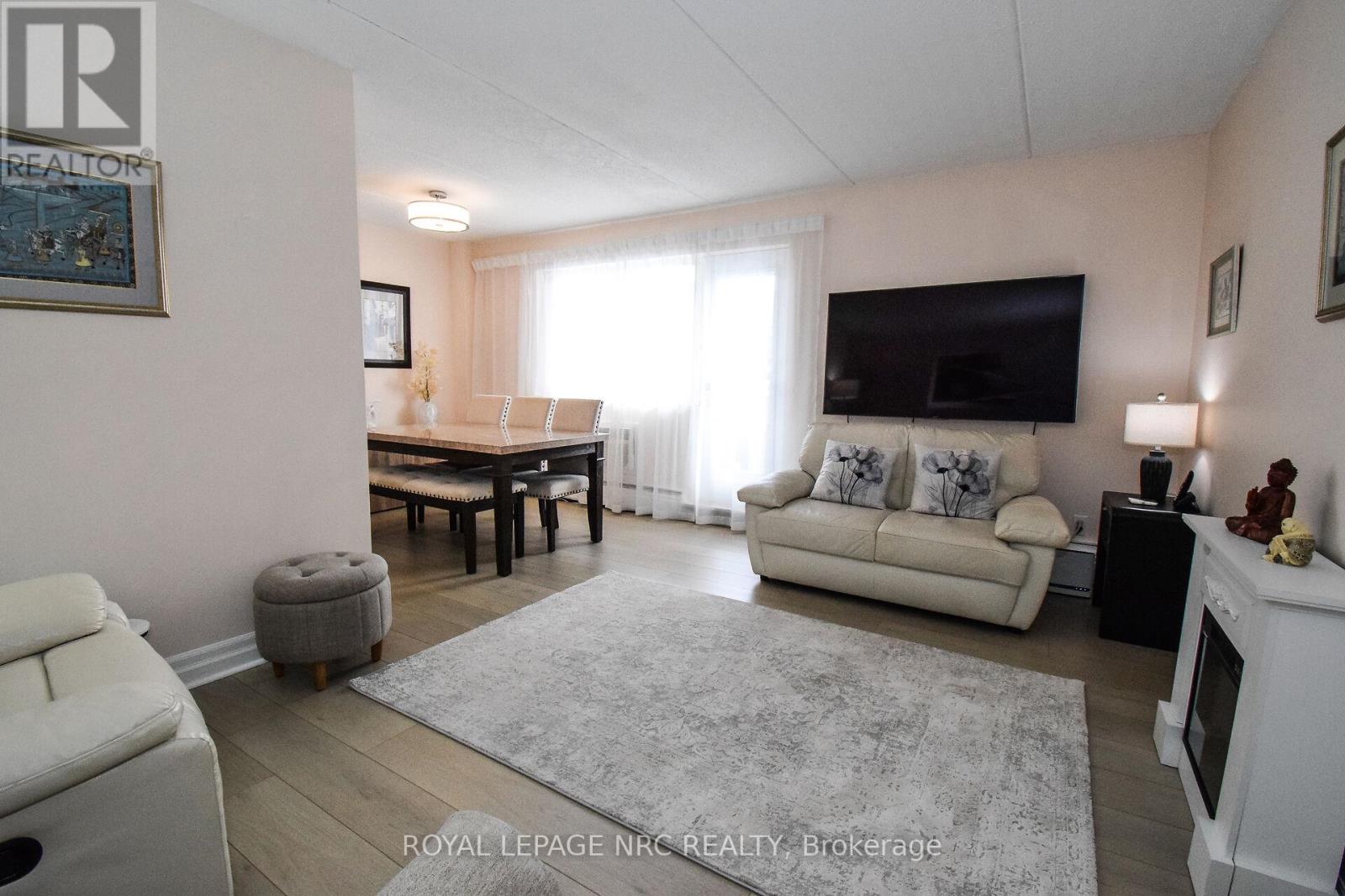 320 - 198 SCOTT STREET