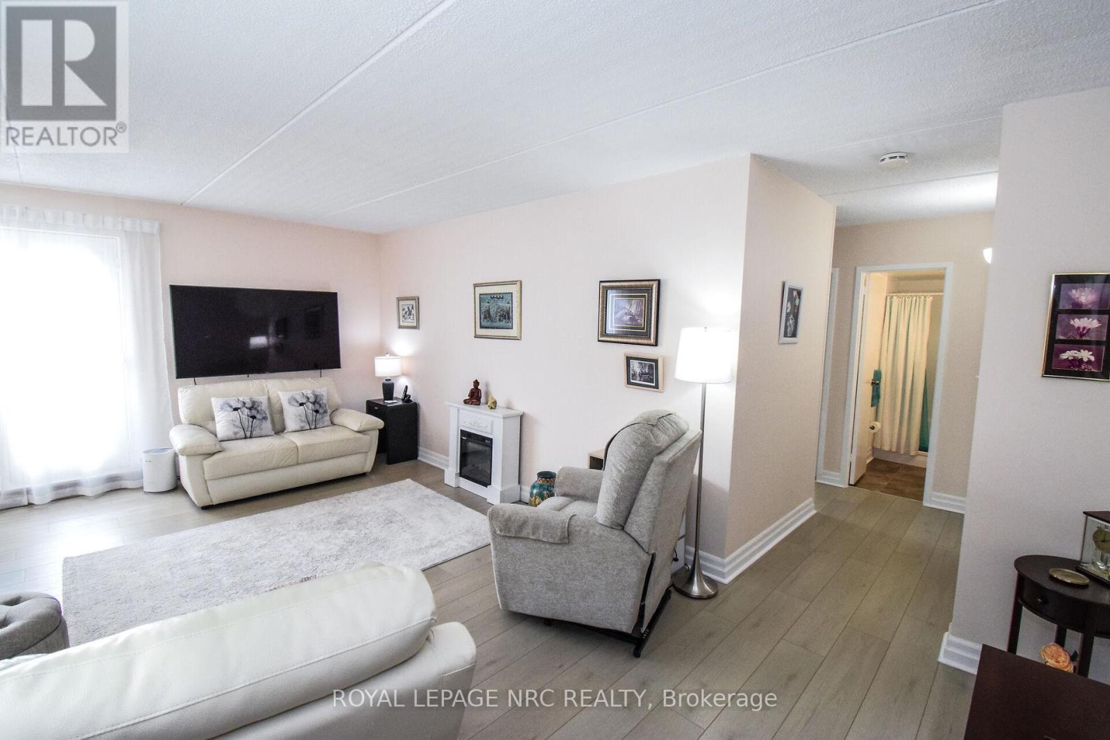 320 - 198 SCOTT STREET