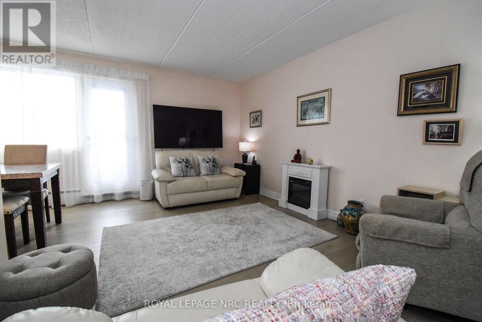 320 - 198 SCOTT STREET