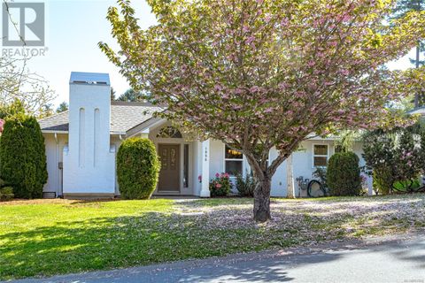 1096 Valewood Trail Saanich BC V8X5E3