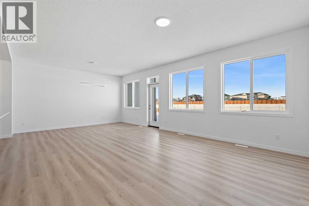 421 Corner Glen Way NE