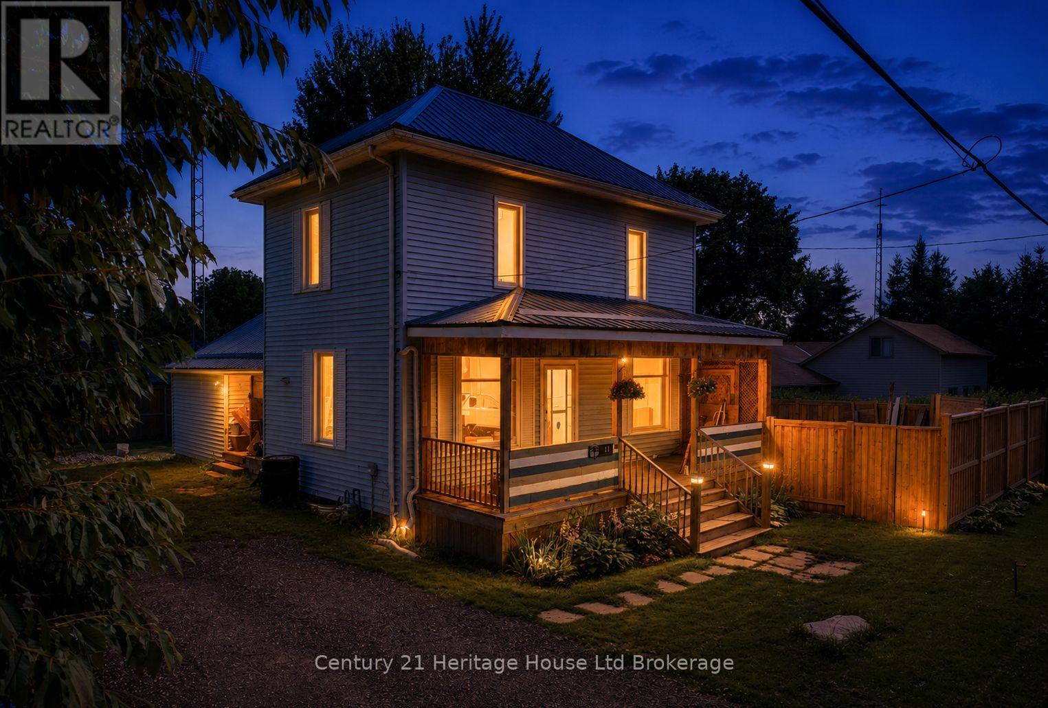 Photo 1 of 37 — 11 WOOD STREET W, South-West Oxford (Brownsville), ON N0L1C0