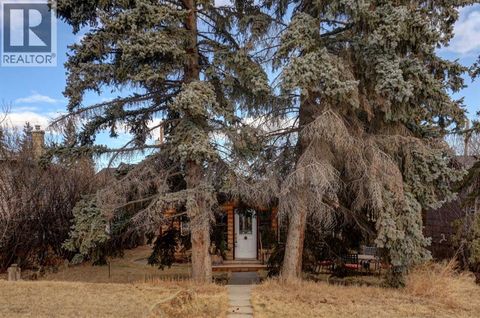 6424 32 Avenue NW Calgary AB T3B0K4